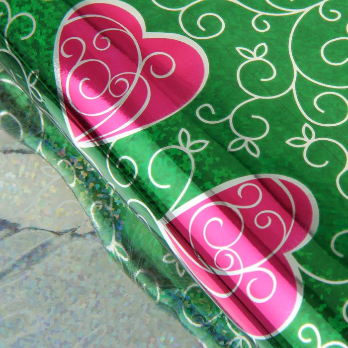 Праз Бумага упак. пленка 70х100см гологр Розовые сердца на зеленом