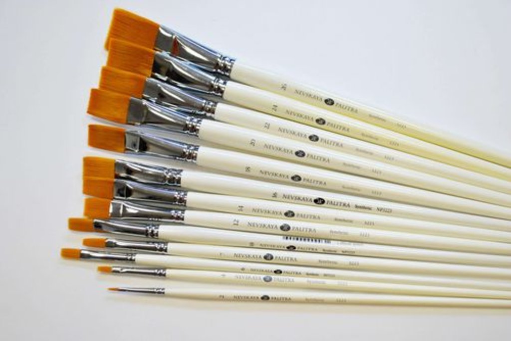 Кисть синтетика № 4 плоская, длинная ручка (4 мм)